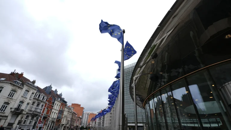 Le capitali UE restano indietro rispetto a Bruxelles su personale e tecnologia