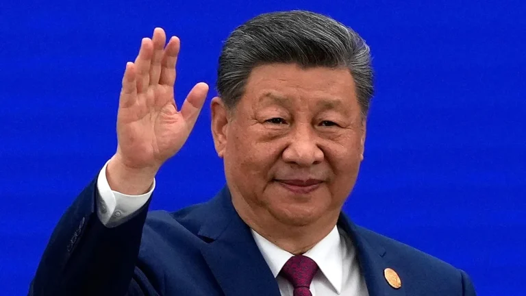 Xi chiede cooperazione globale sull’IA mentre le restrizioni USA frenano la tecnologia cinese