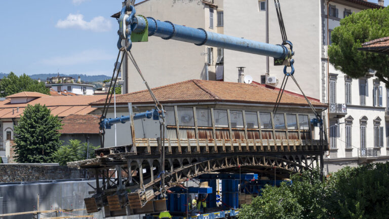 Stop dei treni a Firenze per I lavori al ponte, terzo giorno di disagi