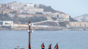 Ceuta, migliaia di giovani marocchini entrano in Europa a nuoto