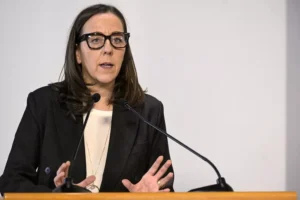 Sara Funaro la sindaca più amata, Antonio Decaro primo tra i governatori