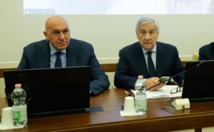 Fondi Safe per le armi, maggioranza divisa e opposizioni all’attacco