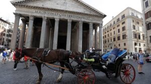 Italia, stop alle botticelle: proposta di legge contro le carrozze per turisti a Roma e in altre città d’arte