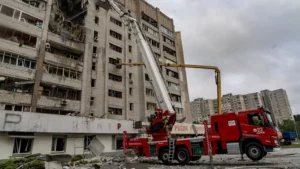 Guerra in Ucraina, 13 morti e 90 feriti: Mosca intensifica i bombardamenti notturni sulle città