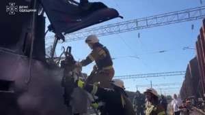 Ucraina, drone russo colpisce un treno passeggeri: due morti