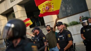 La crisi migratoria a Ceuta porta la tensione in strada tra proteste e critiche al governo