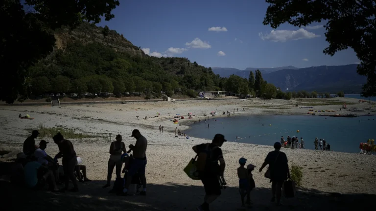 Allarme siccità in Francia: restrizioni idriche sul 70% del territorio