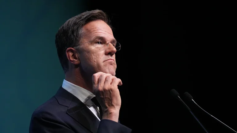 Colloquio tra Rutte e Tusk: “Non possiamo escludere provocazione dalla Russia”