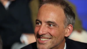 Presidenziali francesi 2027: Raphaël Glucksmann si prepara a scendere in campo