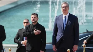 Zelensky dice una frase sul Kosovo e scoppia la protesta: la bandiera ucraina rimossa