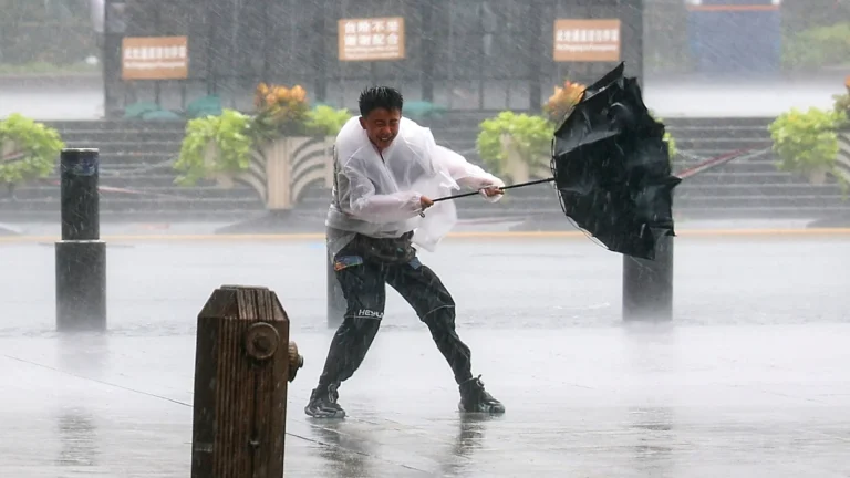 Oltre 1 milione di evacuati in Cina per il tifone Dolphin