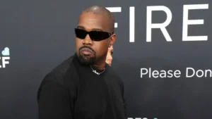 Kanye ‘Ye’ West torna a esibirsi in Russia, primo concerto dopo invasione dell’Ucraina nel 2022