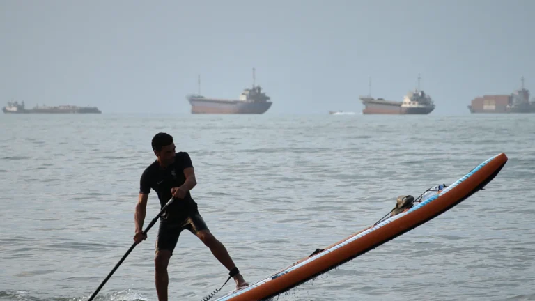 L’Iran: Trovato l’accordo con l’Oman per la navigazione a Hormuz, “se non ostacolati da terze parti”