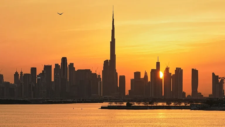 L’Iran attacca gli Emirati per la prima volta dopo mesi: lanciati due missili balistici
