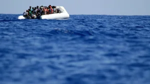 Migranti, Emergency salva 50 persone ma 7 muoiono: sullo sfondo lo scontro Roma-Berlino