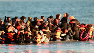 Migranti, caro vita e servizio pubblico: si accende lo scontro tra governo e opposizioni