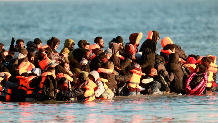 Migranti, caro vita e servizio pubblico: si accende lo scontro tra governo e opposizioni