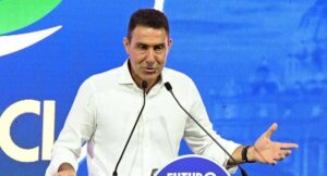 Vannacci e la caserma elettorale: come Futuro Nazionale trasforma le stellette in bandiera di partito