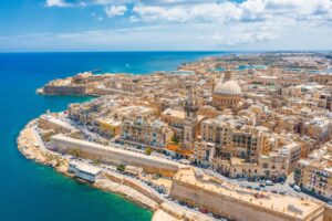 Studente italiano di 15 anni in isolamento da 72 giorni a Malta: la denuncia dei genitori