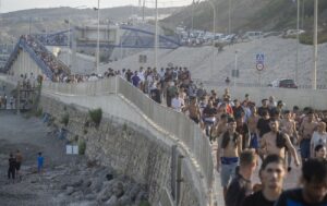 Migrazione, l’UE volta pagina: rimpatri accelerati e centri fuori dai confini europei