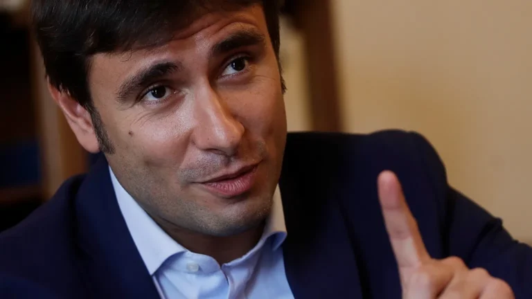 L’aereo con Alessandro Di Battista atterrato a Roma Ciampino