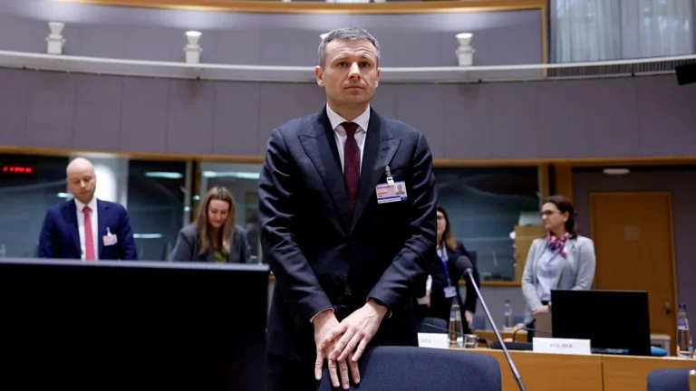 L’Ucraina chiede azioni decise sui beni russi per colmare il buco da 78 miliardi nel 2027