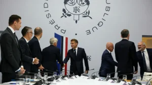 Macron convoca un G7 sull’energia, mentre chiede un piano contro gli attacchi ibridi russi