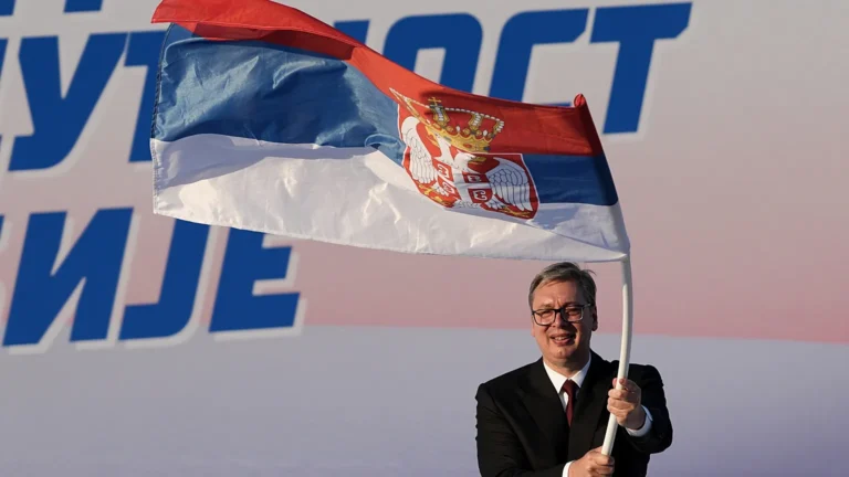 Serbia, Vučić si dimette da presidente e punta a tornare premier: si vota il 25 ottobre