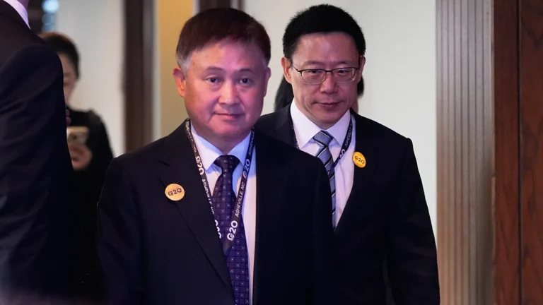 Cina investe oltre 45 miliardi nelle banche e assicurazioni di Stato, crescita rallenta