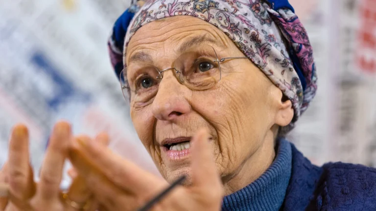 Emma Bonino ricoverata in ospedale a Roma in condizioni critiche: è cosciente