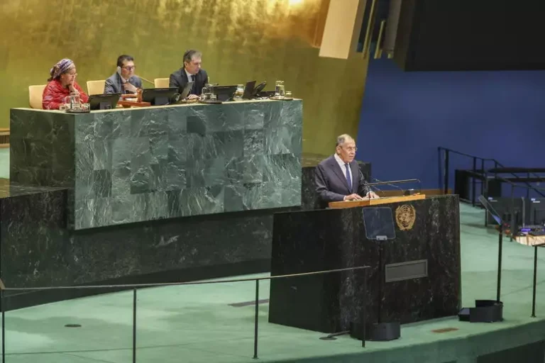 Lavrov, ‘a Kiev regime russofobo, Europa ostacola i negoziati di pace’