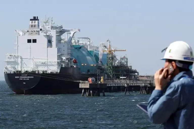 Progetto Eni-Ypf su Lng riceve proposta di finanziamento Usa da 6 miliardi di dollari