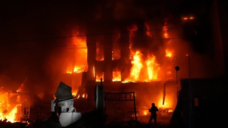 Russia riprende attacchi dopo la tregua: raid su Kiev, almeno due morti e sette feriti