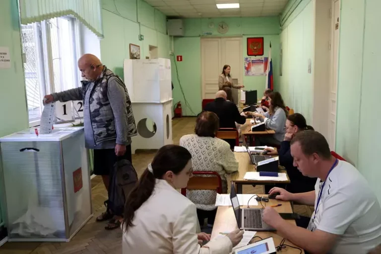 Tv, il partito Russia Unita di Putin vince le elezioni con il 49,4%