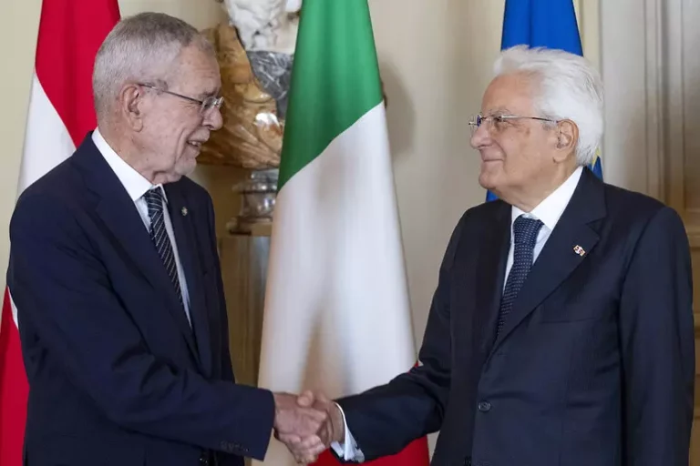 Mattarella, ‘non si è stranieri in casa propria’
