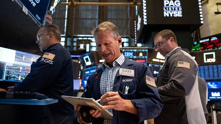I prezzi del petrolio salgono mentre la vendita di bond colpisce i mercati globali