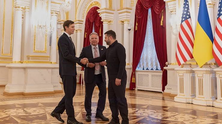 Zelensky dopo i colloqui con gli inviati USA Witkoff e Kushner: la guerra potrebbe durare fino all’inverno
