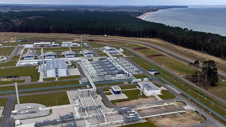Piano Ue per l’indipendenza dall’energia russa è in stallo: lontani da transizione verso energia pulita