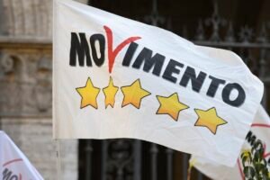Il calcolo politico del Movimento 5 Stelle: come il no alle armi a Kyiv incrina l’unità europea e avvantaggia il Cremlino