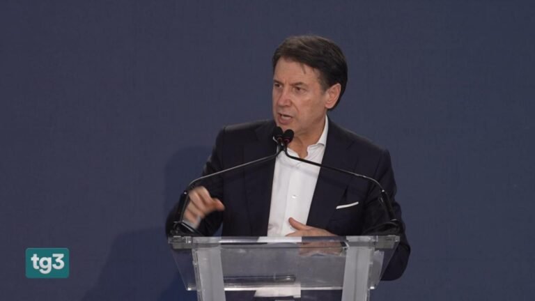 Giuseppe Conte chiude la due giorni 5 Stelle: “Continuare a inviare armi allontana la pace”