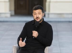 Zelensky, ok Trump a licenze Patriot. Allarme droni russi sull’Europa, smentita di Italia e Francia