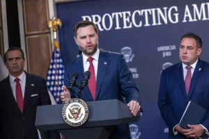 Vance accusa Microsoft di frode sui visti, stop ai programmi sulle green card