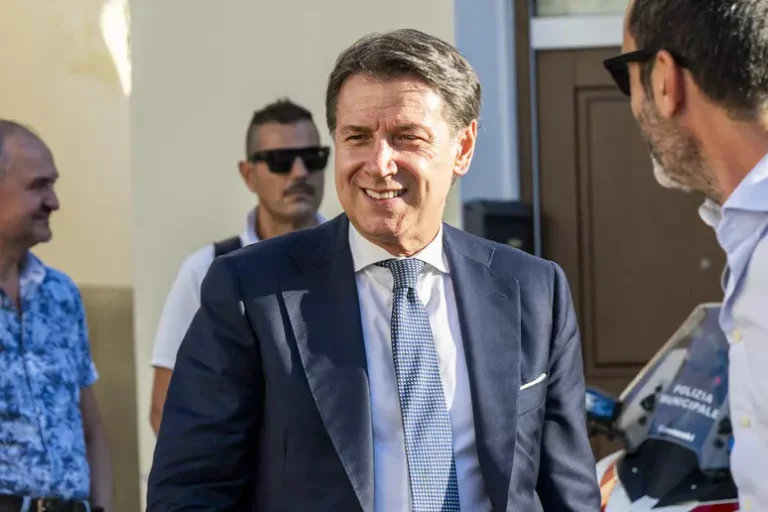 La reazione di Conte: ‘Ci attaccano, ma andiamo avanti a testa alta’