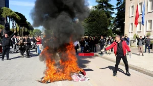 Albania, proteste e tensioni a Tirana: opposizione e studenti uniti contro Edi Rama