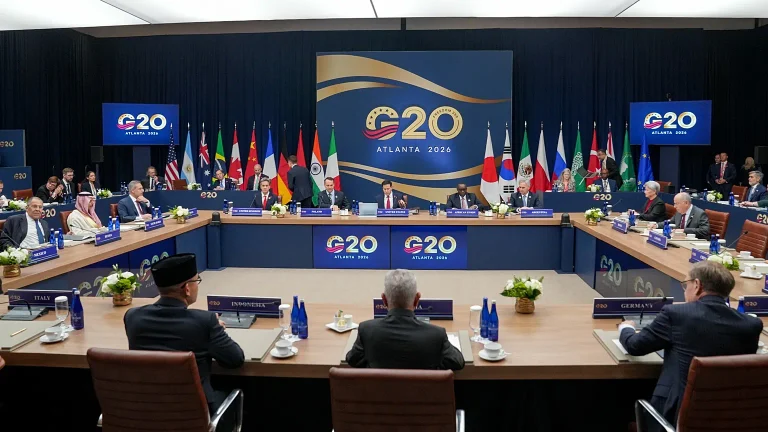 Diplomatici europei rifiutano foto al G20 con Lavrov, gli USA la cancellano