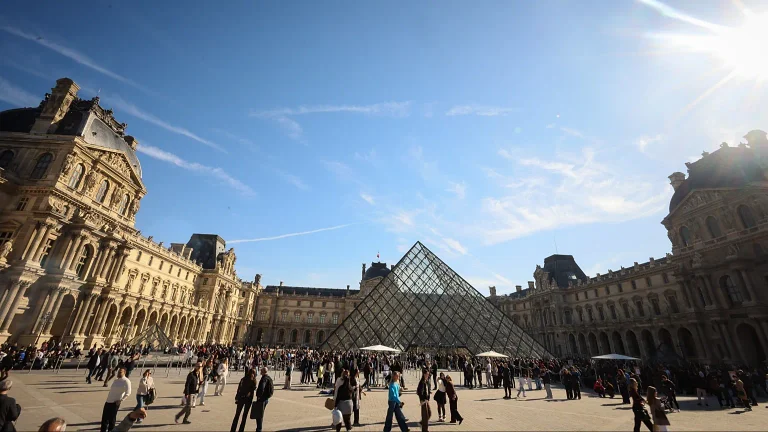 Louvre a rischio chiusura: necessaria una profonda ristrutturazione
