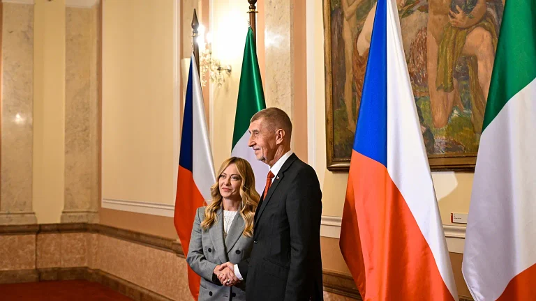 Italia e Repubblica Ceca chiedono all’UE di alleggerire le regole verdi per sostenere l’industria