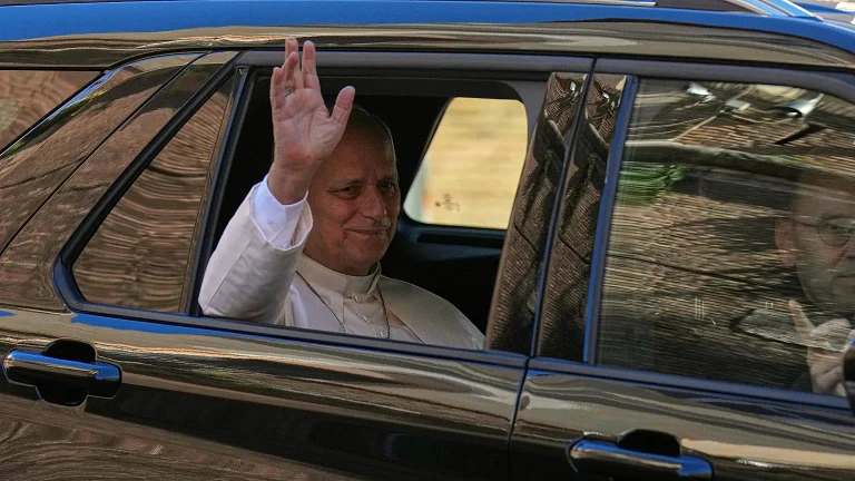 Papa Leone XIV dimesso dall’ospedale, domenica reciterà l’Angelus a San Pietro