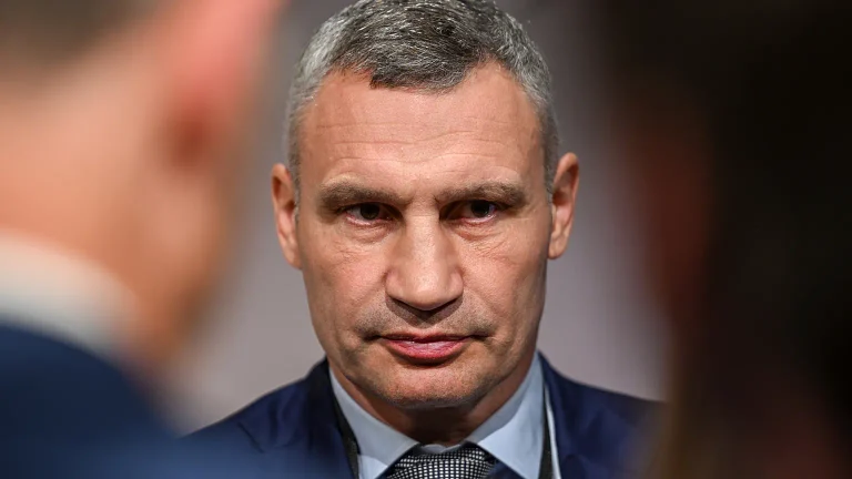 Vitali Klitschko sindaco di Kiev: “Putin fallisce al fronte, pronti al peggiore degli scenari”