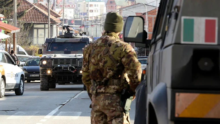 I Balcani, una prima linea antimissile: l’Italia rafforza il suo ruolo in Kosovo con KFOR